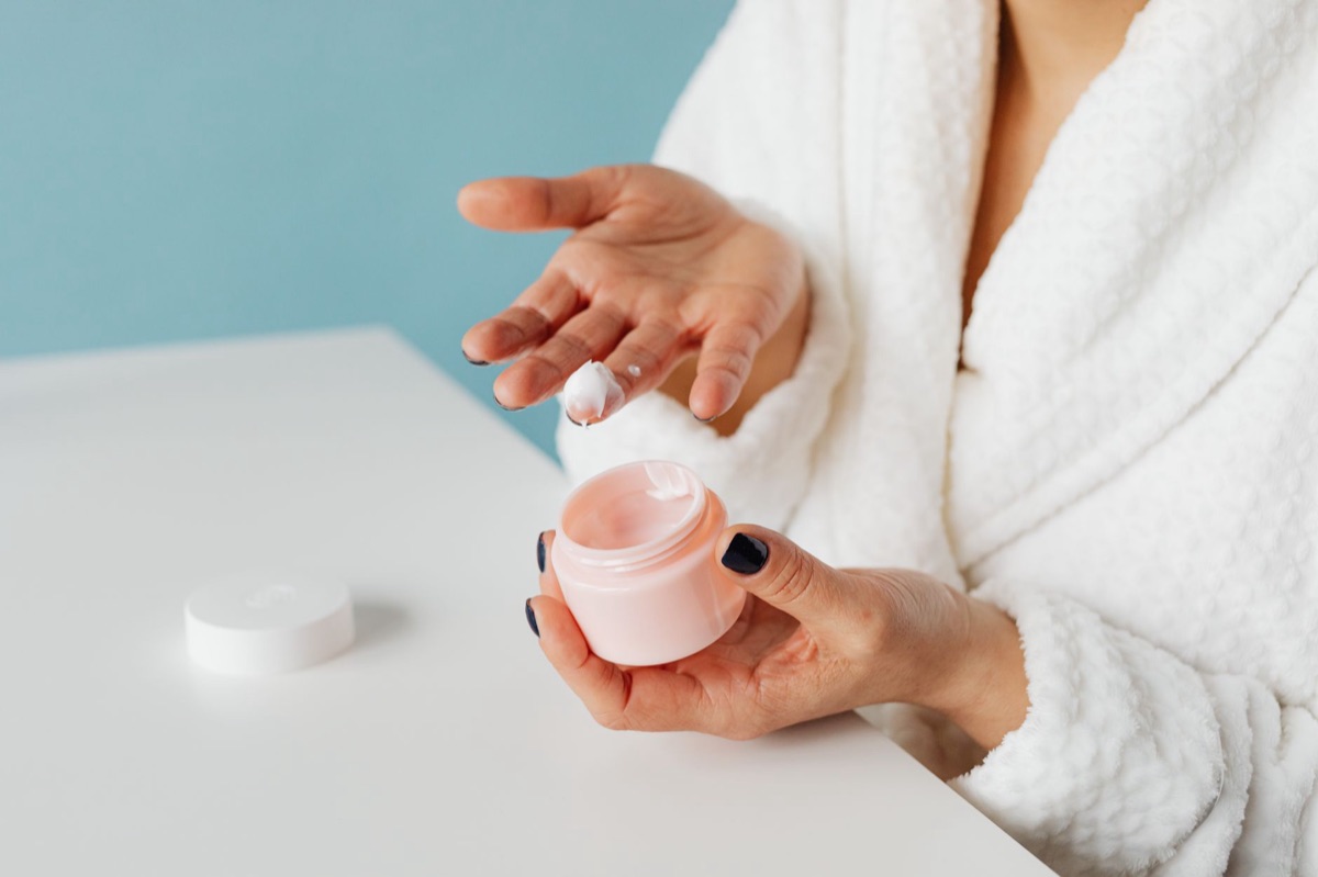 Crema idratante per mani e cura delle unghie