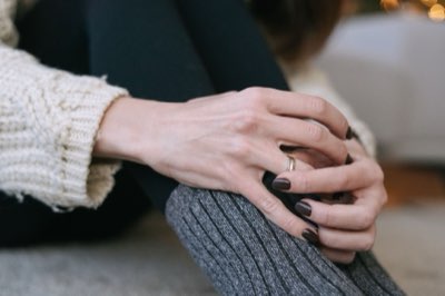 Manucure parfaite : l'art du repos entre deux poses intenses