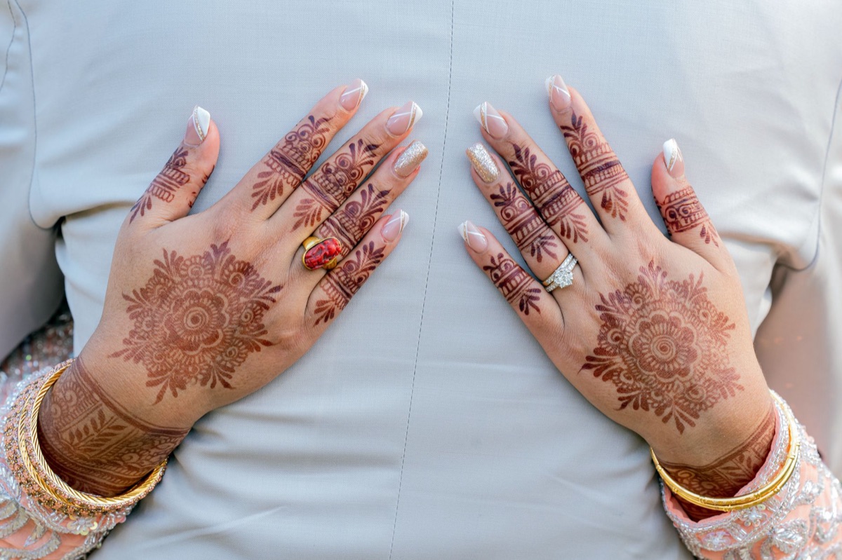 Diseño de uñas con tono natural